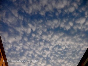 Viterbo - Il cielo pieno di nuvole su Santa Barbara