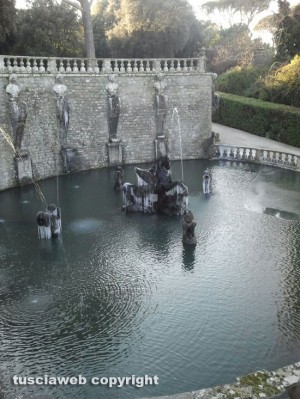 Bagnaia - La fontana del Pegaso a Villa Lante ghiacciata