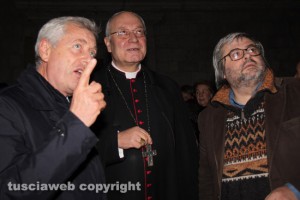 Viterbo - La Pietà di Sebastiano del Piombo è tornata a San Francesco - Il sindaco Leonardo Michelini, il vescovo Lino Fumagalli e il direttore di Tusciaweb Carlo Galeotti