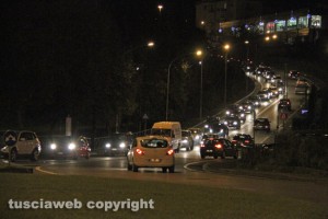 Viterbo - La fila di auto sulla tangenziale