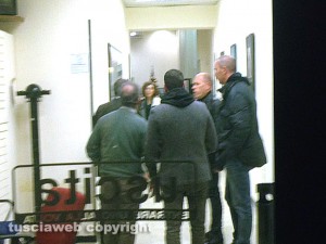 Viterbo - Rapina al Monte dei Paschi  - Gli uomini della Mobile guidati da Zampaglione all'interno della Banca