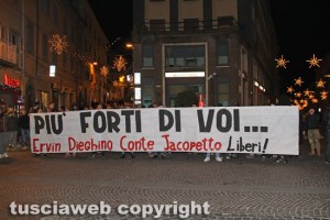 Viterbo - La fiaccolata di CasaPound di solidarietà con "Ervin, Dighino, Conte e Jacopetto"