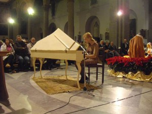 Il maestro Montemari al pianoforte