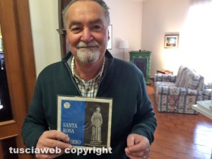 Remo Ceccarelli con il disco di santa Rosa