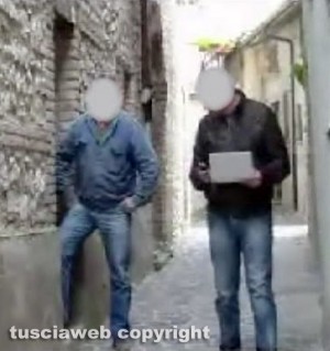 Nas - Scoperti due fratelli falsi ciechi