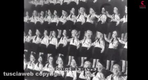 I bambolotti che fanno il saluto fascista