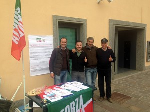 Montalto di Castro - Il sindaco Caci, il presidente del circolo, Corona e due militanti Fi