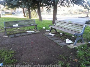 Le panchine del parco di Santa Barbara
