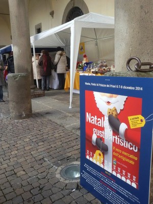 Gli stand natalizi della Cna in piazza del Comune
