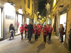 Viterbo - La banda MusiChiAmo a Corso Italia
