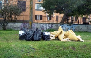 L'iimondizia raccolta in strada Capretta