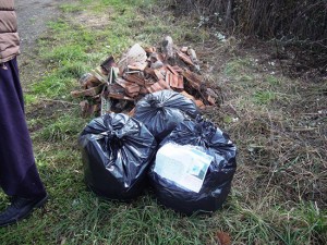 L'iimondizia raccolta in strada Capretta