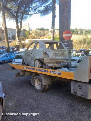 Sutri - La macchina bruciata 