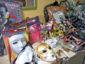 Maschere e costumi sequestrati dalla finanza