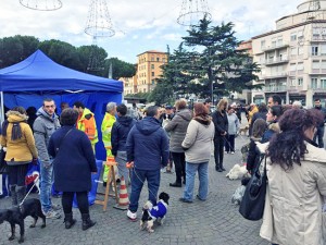 Giornata del microchip - La gente in fila
