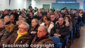 Viterbo - La platea stracolma di bancari