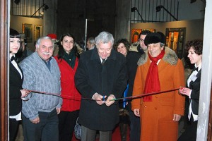 Viterbo - L'inaugurazione della mostra del pittore Liviabella
