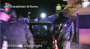 Roma - Spaccio a Tor Bella Monaca - Operazione di finanza e carabinieri