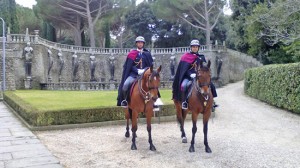 Polizia a cavallo a Bagnaia durante la festa di Sant'Antonio