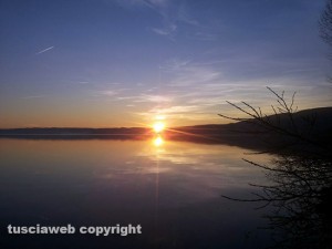Tramonto sul lago di Bracciano visto da Trevignano - foto di Tommaso Mazzullo