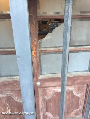 Viterbo - Il teatro dell'Unione rovinato dai vandali
