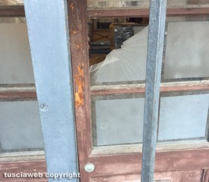 Viterbo - Il teatro dell'Unione rovinato dai vandali