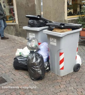 Viterbo - Rifiuti in via Matteotti