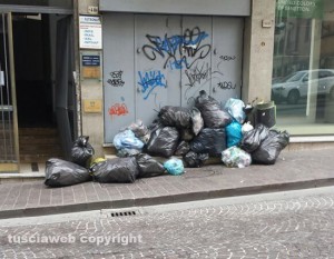 Viterbo - Rifiuti in via Matteotti