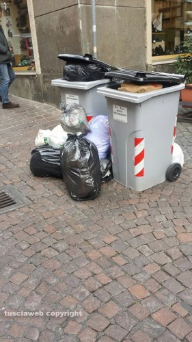 Viterbo - Rifiuti in via Matteotti