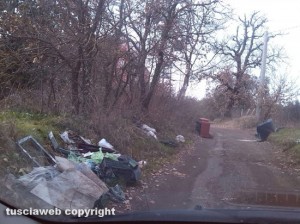 Viterbo - Rifiuti nel quartiere Villanova