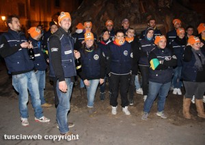 Bagnaia - La preparazione per l'accensione del sacro fuoco di Sant'Antonio
