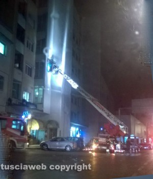 Viterbo - Cornicione pericolante in viale Baracca