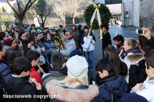 Viterbo - I ragazzi della Fantappiè suonano il Silenzio