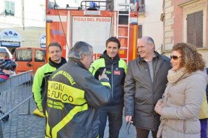 Mazzola con i vigili del fuoco