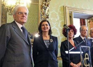 A sinistra il presidente Mattarella a destra il viterbese Aldo Carosi nella sede della Consulta