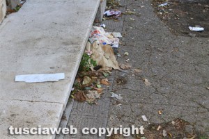 Viterbo - Rifiuti al quartiere Pilastro