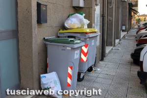 Viterbo - Rifiuti al quartiere Pilastro