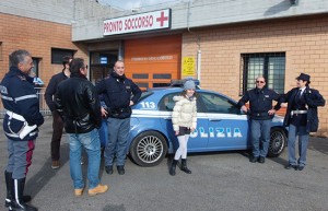 Viterbo - La Befana del poliziotto al reparto di Pediatria di Belcolle