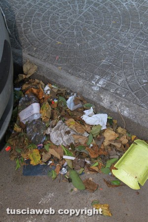 Viterbo - Rifiuti al quartiere Pilastro
