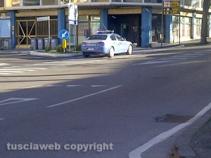 Polizia e ambulanza sul posto
