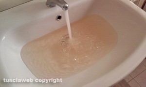 Fabrica di Roma - Acqua sporca dai rubinetti 