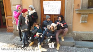 Viterbo - Precari in protesta sotto la Provincia
