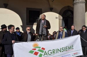 Viterbo - Il presidio sotto la prefettura contro l'Imu
