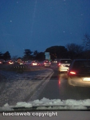 Neve e ghiaccio - Traffico in tilt sulla Cassia