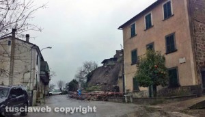Maltempo -  Viterbo - Roccalvecce - La frana in via delle province