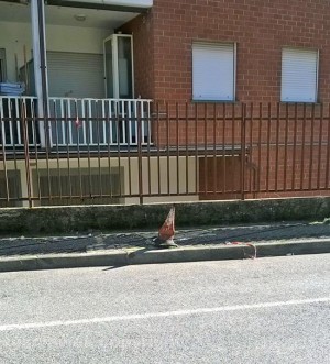 Civita Castellana - Il palo mancante in via Tazzoli