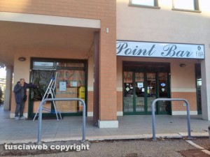 Viterbo - Il vetro sfondato al Point bar