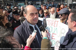Nicola Zingaretti con le associazioni