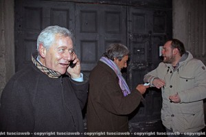 Santa Rosa - La mostra agli Almadiani - Il sindaco fuori dalla sala