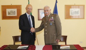 Il comandante Lops con il rettore Ruggieri